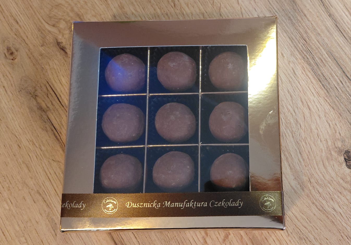1000025766 Eleganckie praliny pistacjowe 9 sztuk